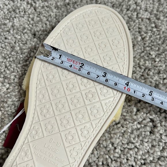 Woman’s Slip-on Slippers Yellow Soft Lightweight Size Large (9-10) NWT - Picture 10 of 12